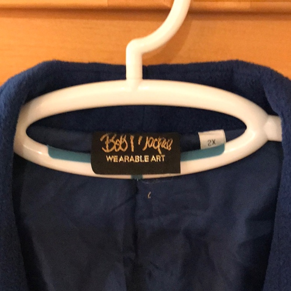 Preowned Women’s Bob Macke Wearable Art fleece coat w embroidery - blue - 2X - Picture 4 of 11